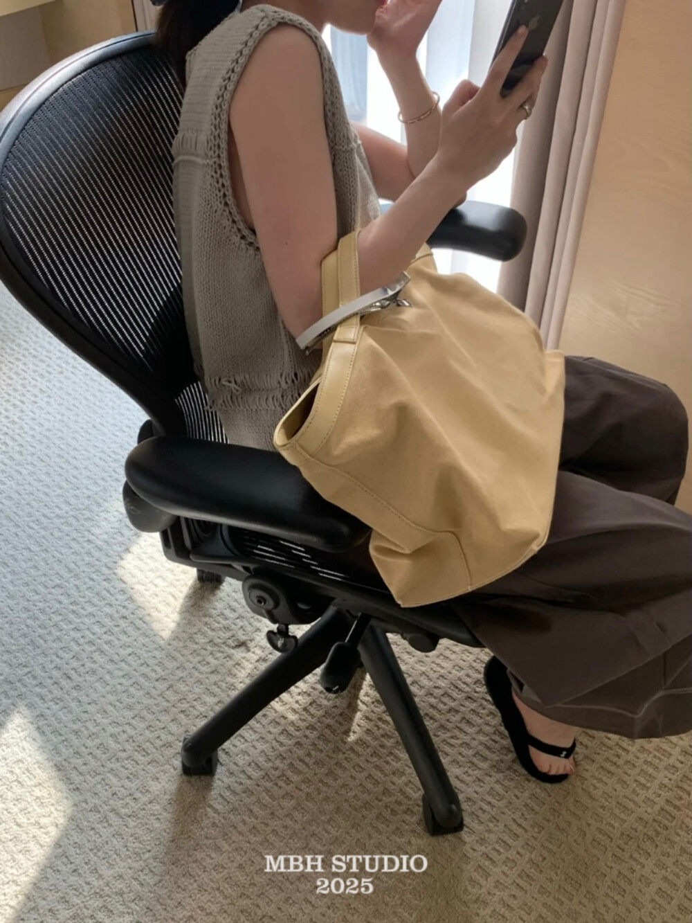 MBH Leather and Canvas Korean Minimalist Commuter Large Capacity Basket Tote Handbag