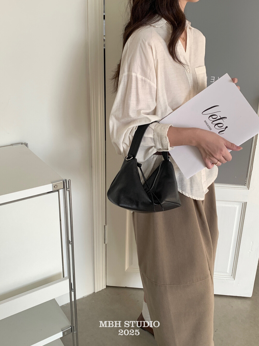 MBH Vegetable-Tanned Sheepskin Geometric Soft Leather Solid Minimalist Versatile Handbag - Image 2