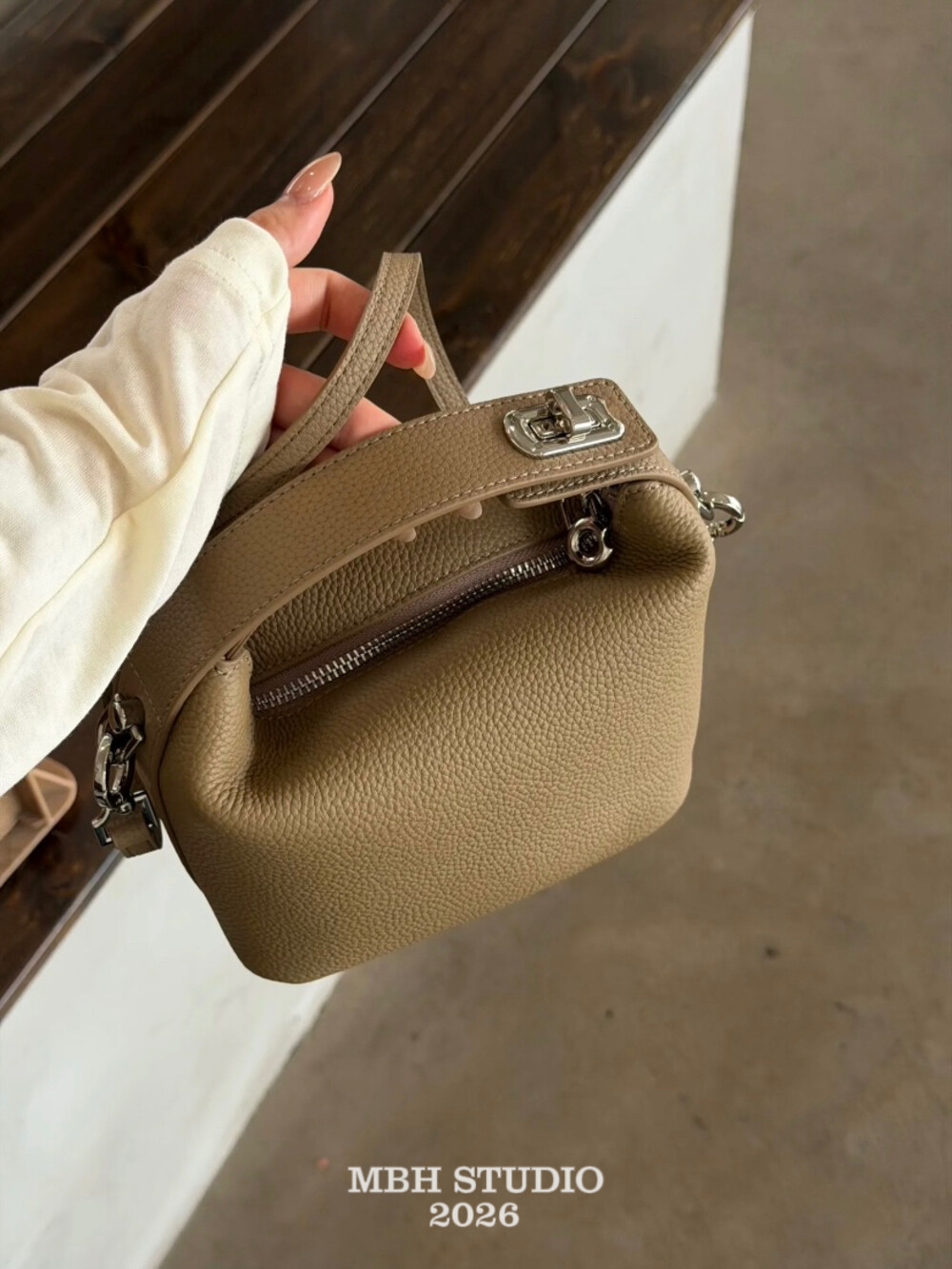 MBH Women's Top Grain Litchi Leather Bento Bag Summer Commute Crossbody Handbag with Strap - Image 2
