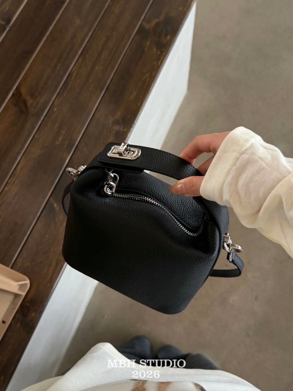 MBH Women's Top Grain Litchi Leather Bento Bag Summer Commute Crossbody Handbag with Strap - Image 4