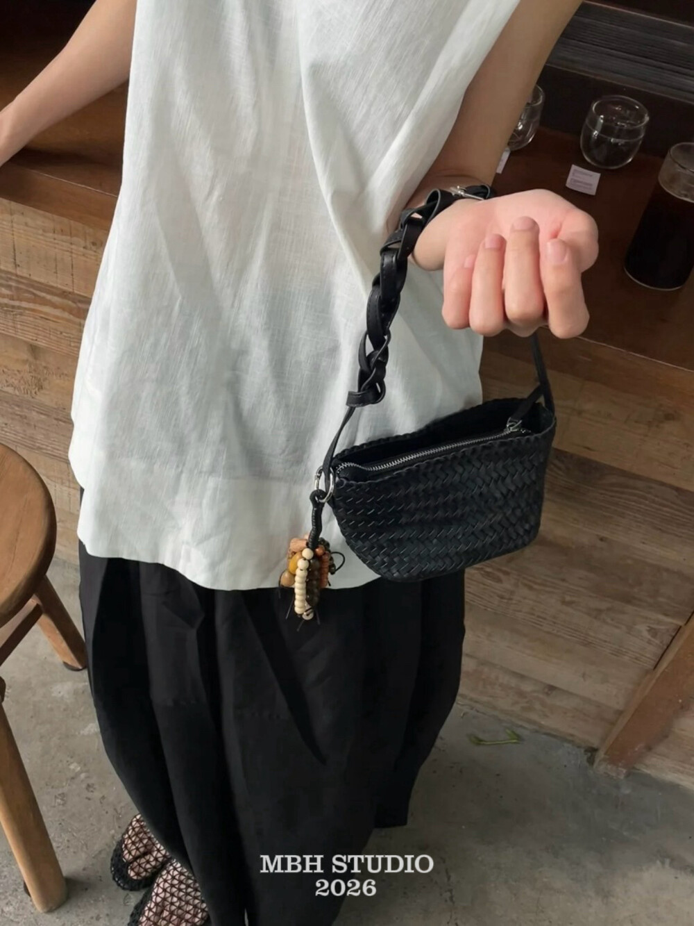 Handwoven Mini Boat Bag Resort Style Crossbody Shoulder Bag - Image 2