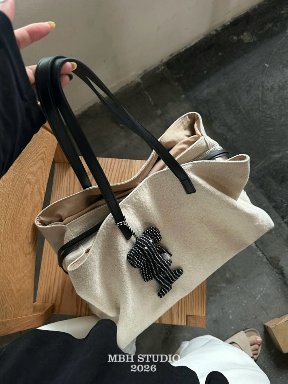 MBH Linen and Top-Grain Leather Tote Bag Large Capacity Multi-Compartment Commuter Shoulder Bag - Image 4
