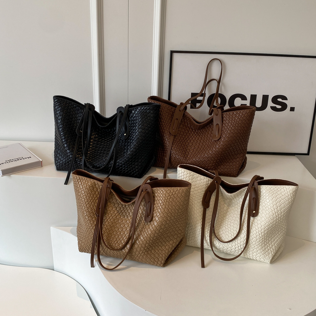2026 New Large Capacity Woven Bag Women Vintage Versatile Shoulder Underarm Bag Korean Style Handbag Tote - Image 4